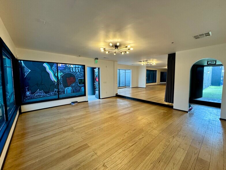 More Photos Of 7910-7928 W 3rd St, Los Angeles Storefront For Lease