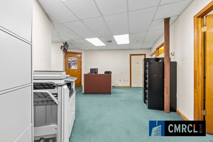 More Photos Of 131 Beverley, Brooklyn Flex For Lease