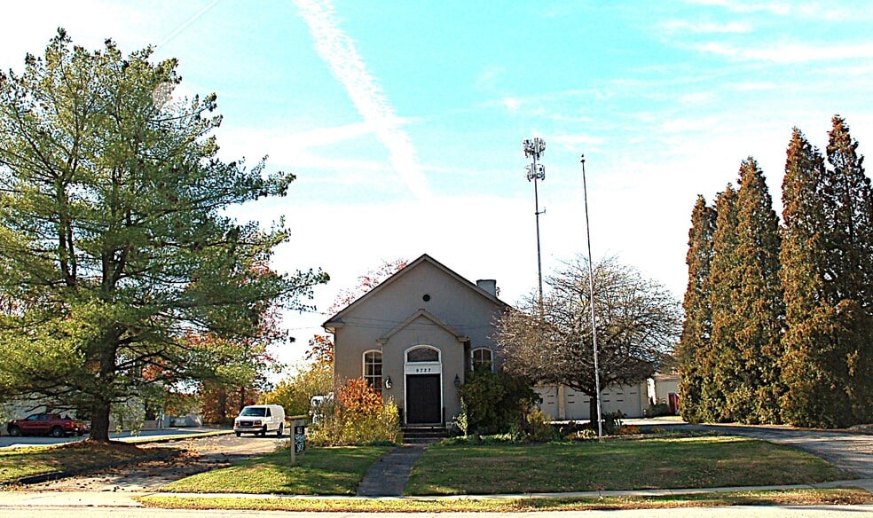 Primary Photo Of 9722 Columbia Rd, Olmsted Falls Flex For Sale