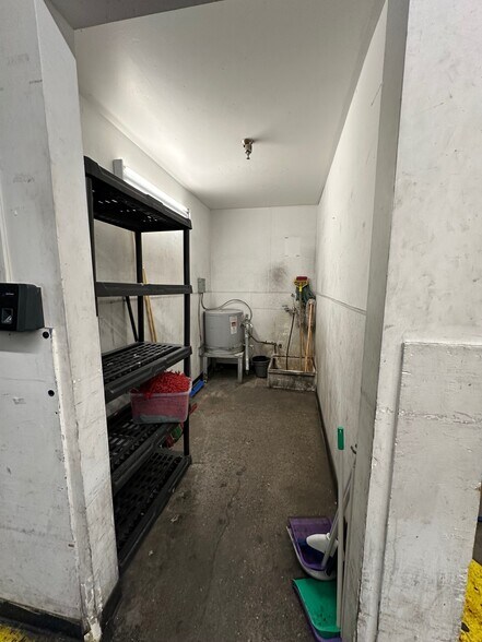 More Photos Of 1325 E Flamingo Rd, Las Vegas General Retail For Sale