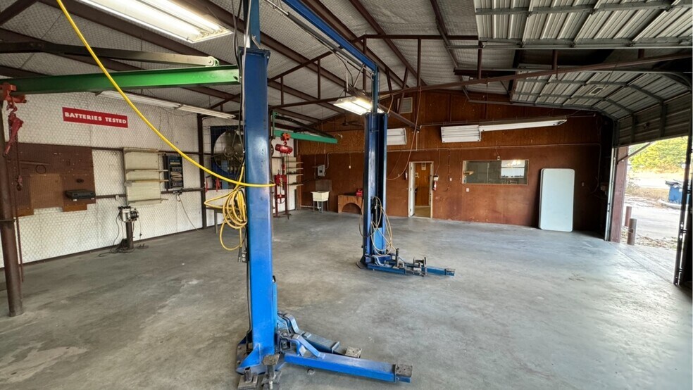 More Photos Of 645 NW 564 loop, Mineola Auto Repair For Lease