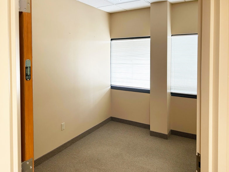 More Photos Of 2780 Snelling Ave N, Roseville Medical For Lease