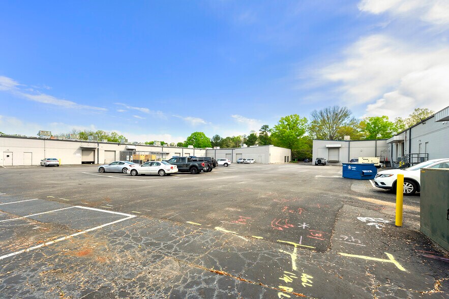 More Photos Of 8601 Dunwoody Pl, Sandy Springs Light Manufacturing For Lease