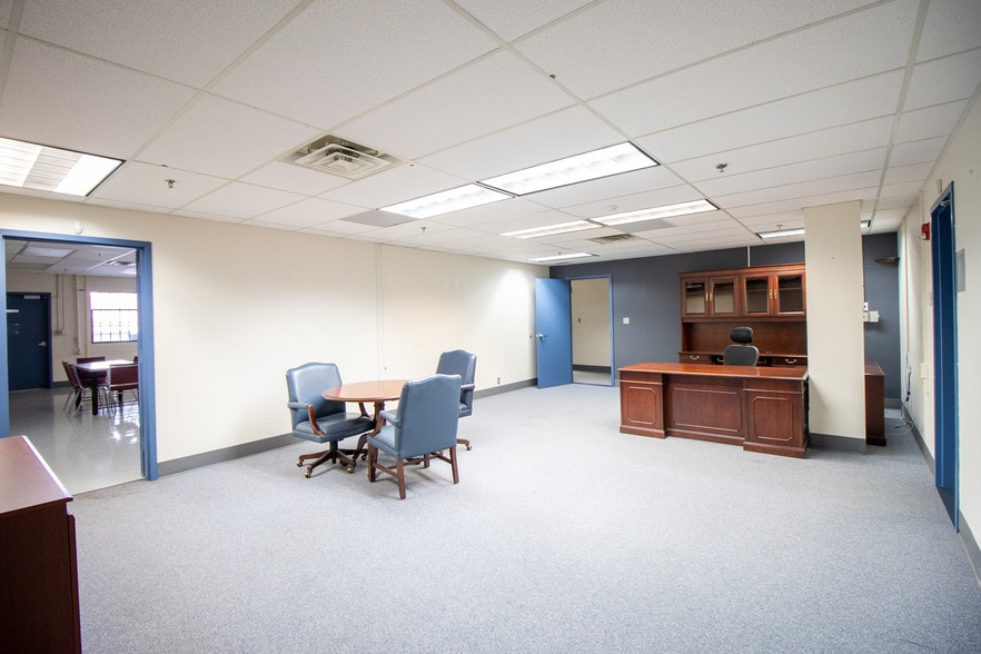More Photos Of 347 W Main St, Clarksburg Office For Lease