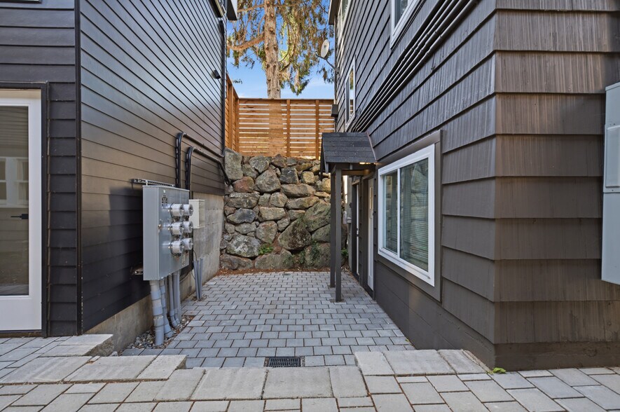 More Photos Of 1 W Dravus St, Seattle Apartments For Sale