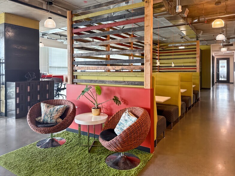 More Photos Of 4402 Skyline Dr, Burnaby Coworking Space