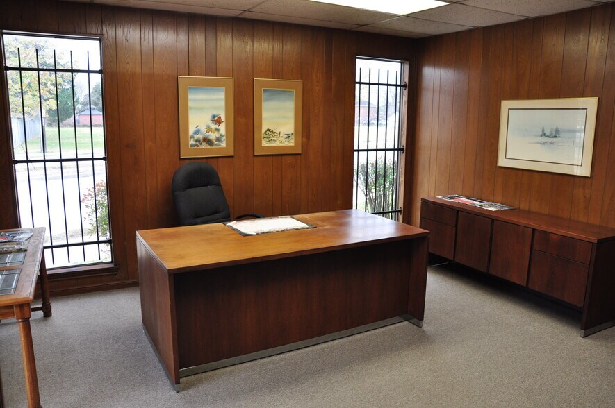 More Photos Of 10210 Fulton St, Houston Warehouse For Sale