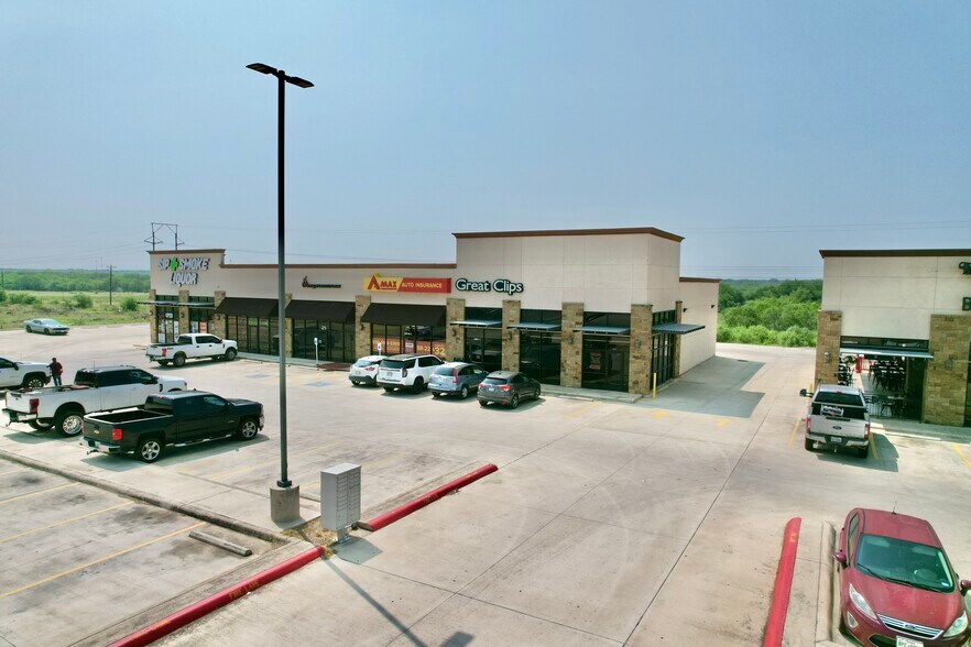 More Photos Of 2128 W Oaklawn Rd, Pleasanton Unknown For Lease