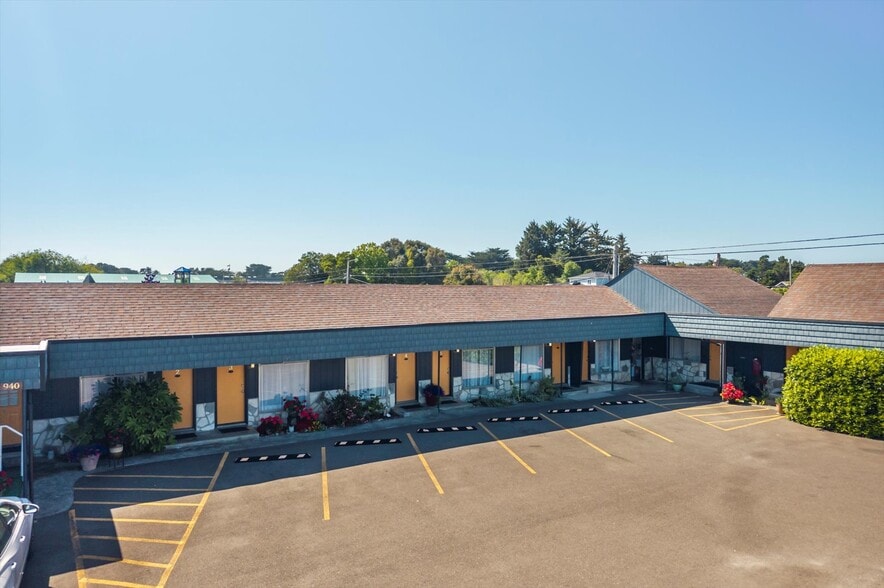 Primary Photo Of 940 Oregon Ave SE, Bandon Hotel For Sale