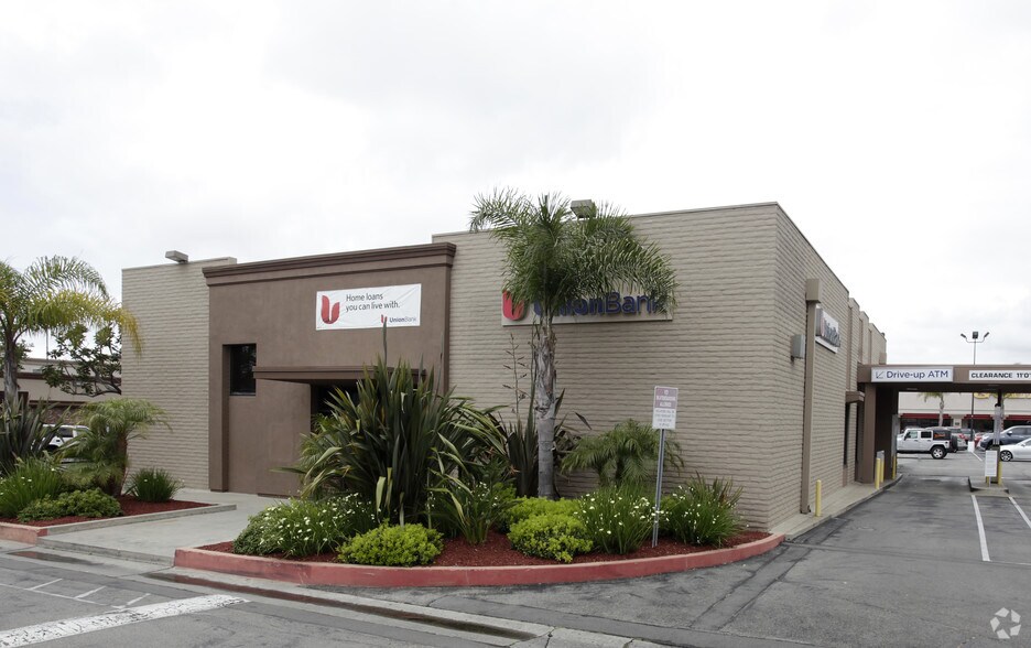 Primary Photo Of 8899 Adams Ave, Huntington Beach Bank For Lease