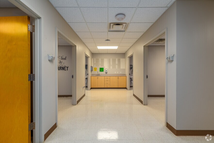 More Photos Of 2900 S National Ave, Springfield Medical For Lease