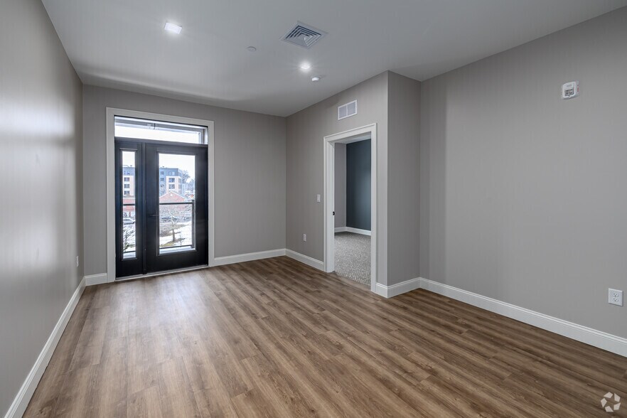 More Photos Of 920-924 Farmington Ave, West Hartford Apartments For Lease
