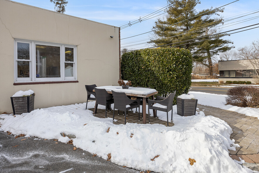 More Photos Of 39 Woodland Rd, Roseland Office For Sale