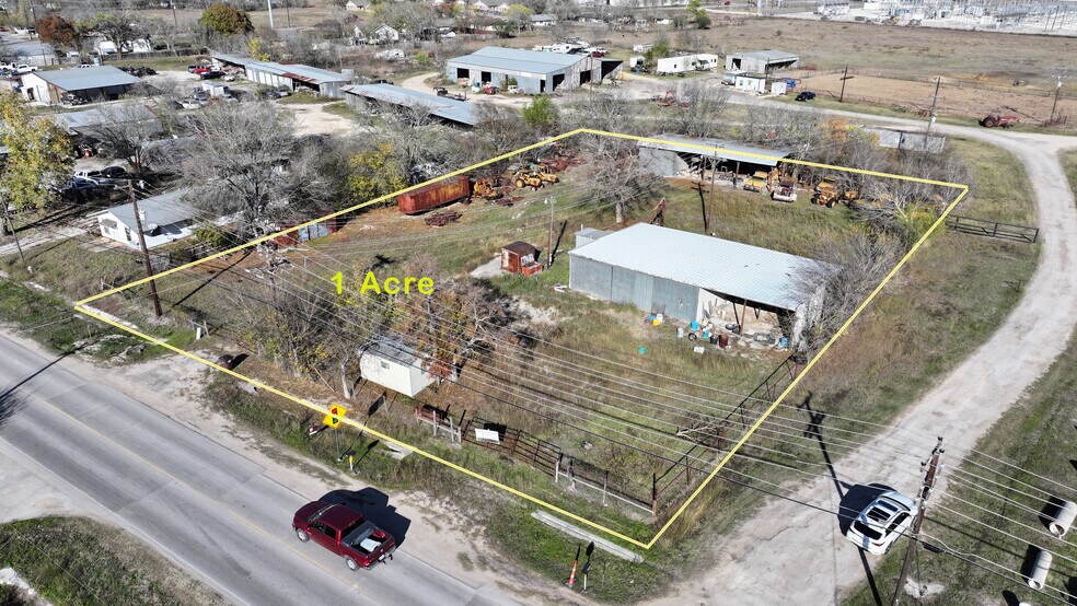 More Photos Of 1406 S Commerce St, Lockhart Warehouse For Sale