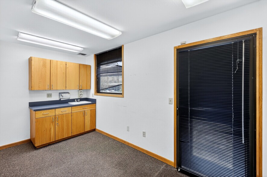 More Photos Of 950 W Ironwood Dr, Coeur d'Alene Medical For Sale
