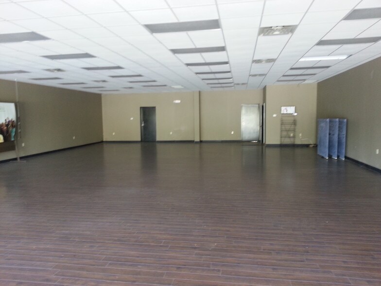 More Photos Of 18564 Magnolia Bridge Rd, Greenwell Springs General Retail For Lease