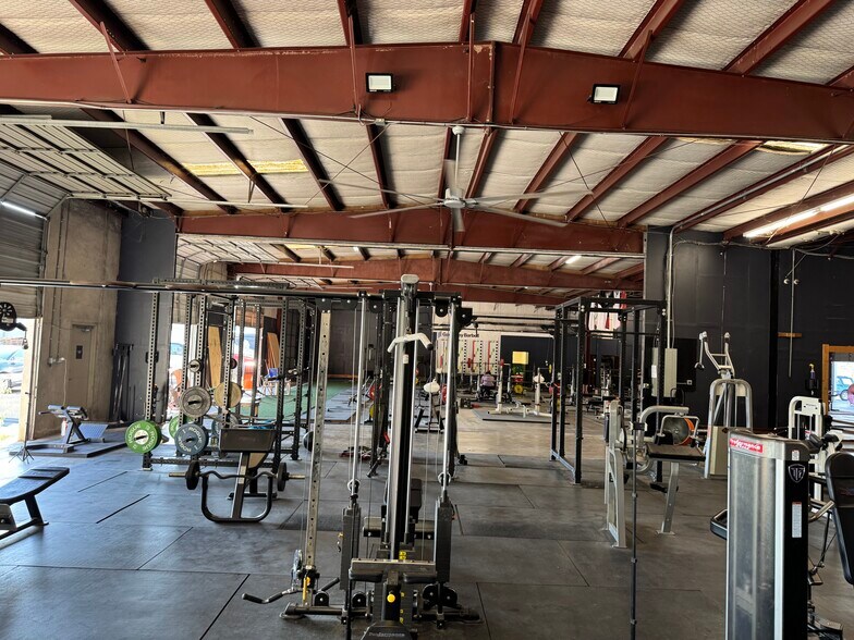 More Photos Of 1106 Smith Rd, Austin Warehouse For Lease