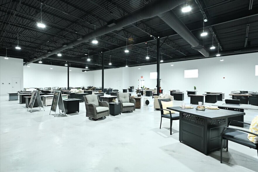 More Photos Of 10 Commerce Dr, Hauppauge Manufacturing For Sale