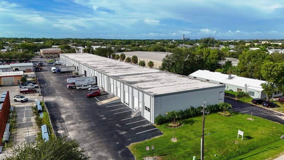 More Photos Of 4227 Enterprise Ave, Naples Warehouse For Lease