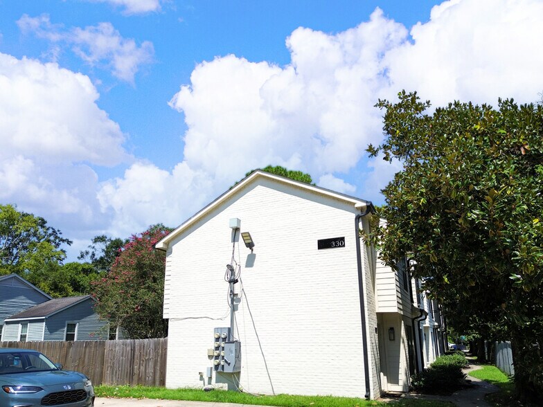 More Photos Of 9384 Fox Run Ave, Baton Rouge Apartments For Sale