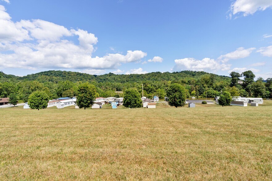 More Photos Of 1 Greenwood Ln, Clarksville Multifamily For Sale