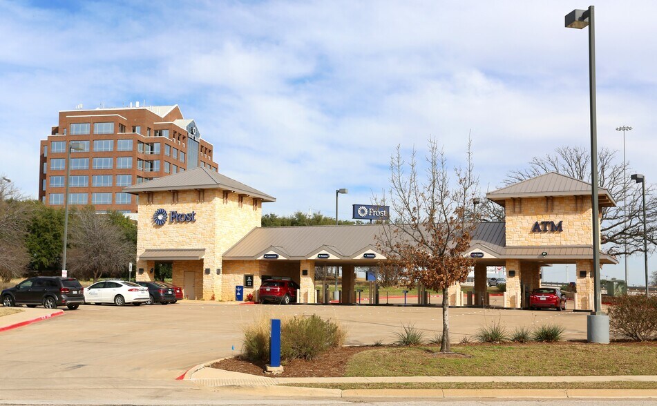 More Photos Of 9001-9003 Airport Fwy, North Richland Hills Office For Lease