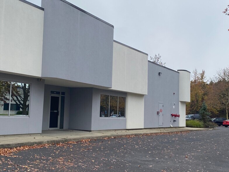 More Photos Of 90 Colin Dr, Holbrook Research And Development For Lease