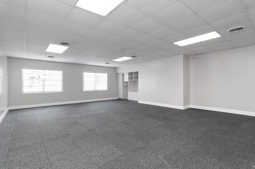 More Photos Of 4205 W Broadway St, Pearland Loft Creative Space For Lease