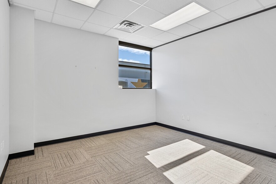 More Photos Of 6754-6758 Northwinds Dr, Houston Warehouse For Sale