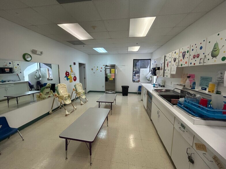 More Photos Of 2364 Drew St, Clearwater Medical For Lease