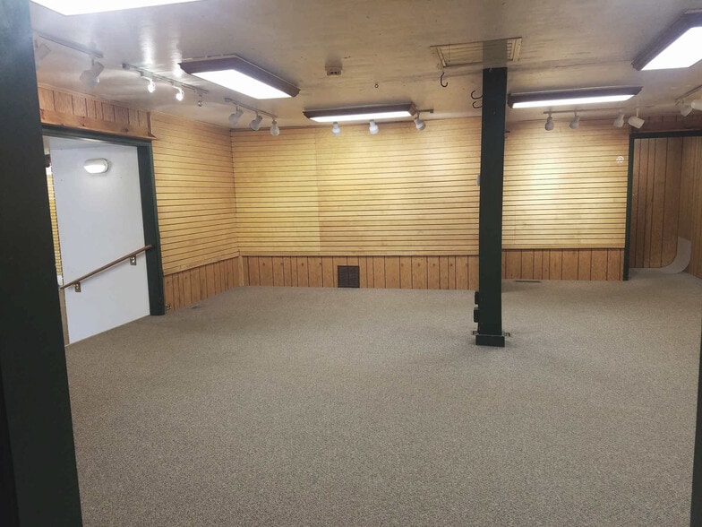 More Photos Of 600 Fairmount Ave, Jamestown Freestanding For Sale