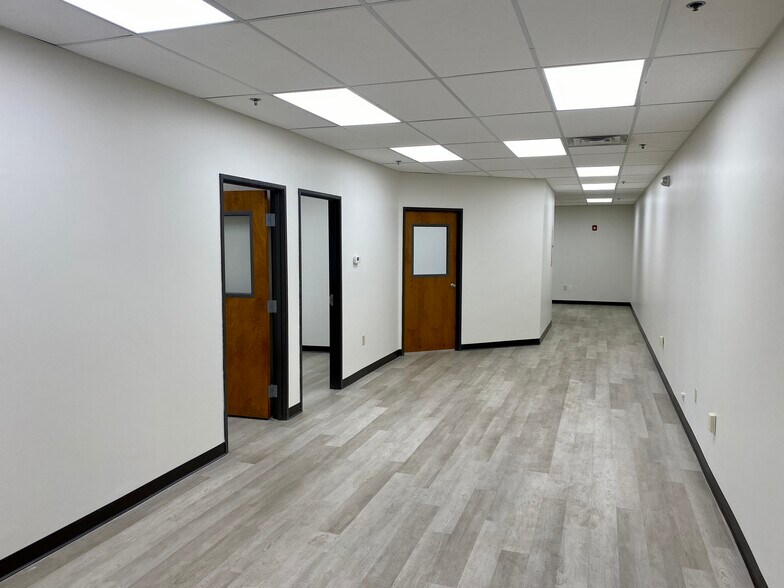 More Photos Of 333 S Franklin Rd, Indianapolis Warehouse For Lease