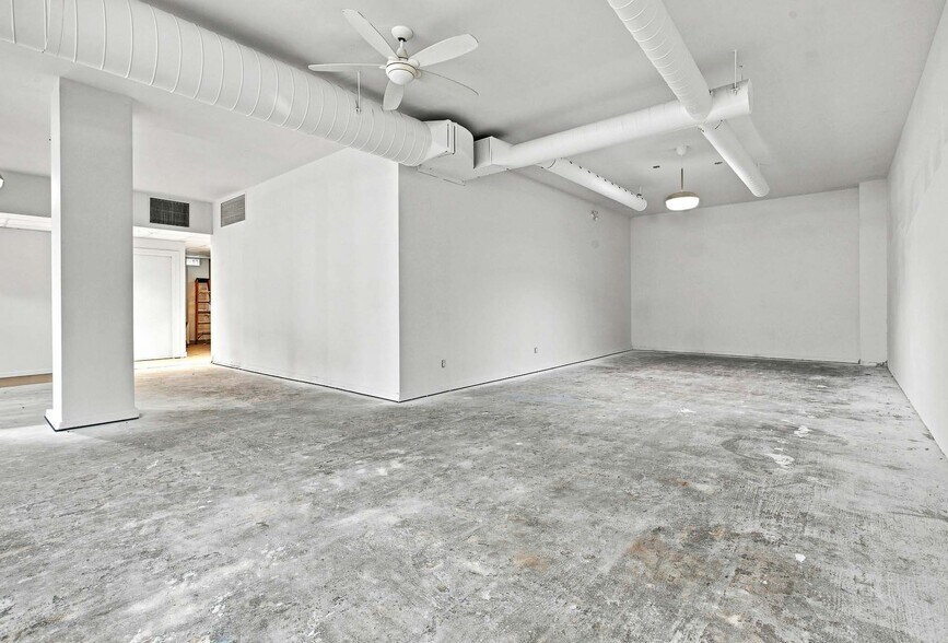 More Photos Of 71-77 Bank St, Ottawa Office For Lease