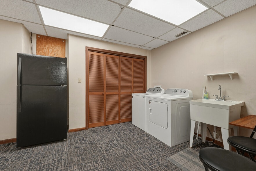 More Photos Of 3122 7th Ave, Charleston Office For Lease