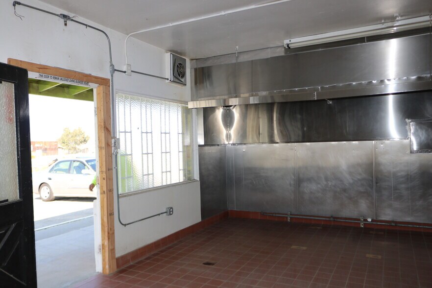 More Photos Of 13118 Pearblossom Hwy, Pearblossom Service Station For Lease