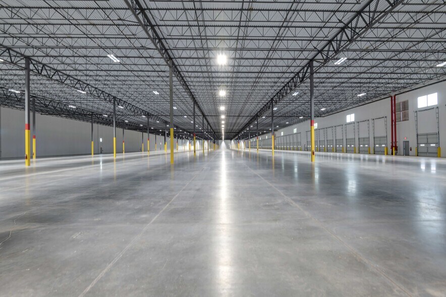More Photos Of 400 Jerry Steele Ln, McDonough Distribution For Lease