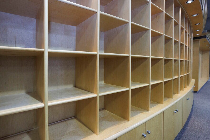 More Photos Of 4807 50 Ave, Red Deer General Retail For Lease