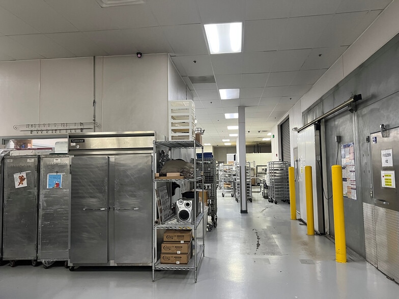 More Photos Of 2480-2490 S Wolf Rd, Des Plaines Manufacturing For Sale