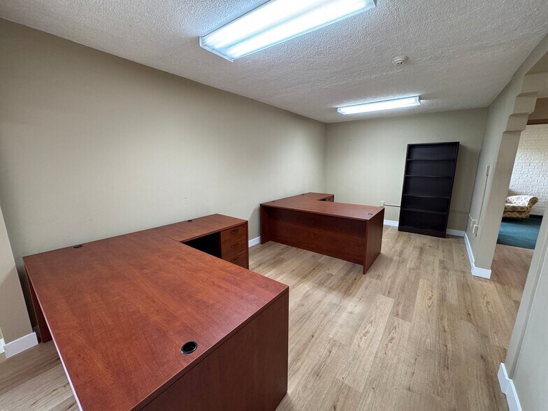 More Photos Of 207 Webster St, Batavia Office Residential For Lease