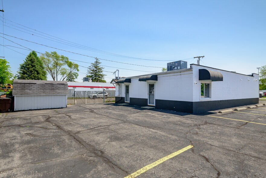 More Photos Of 573 E Huron River Dr, Belleville Freestanding For Sale