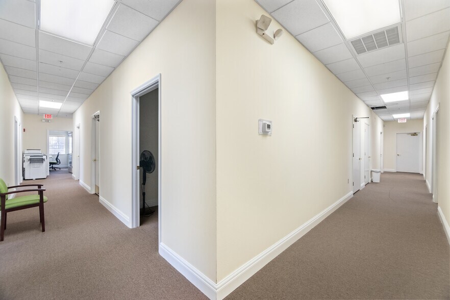 More Photos Of 7100 S Beneva Rd, Sarasota Office For Lease