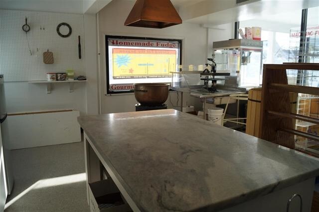 More Photos Of 207 E Central Ave, Mackinaw City Freestanding For Lease