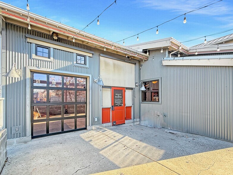 More Photos Of 594 NE Bellevue Ct, Bend Restaurant For Sale