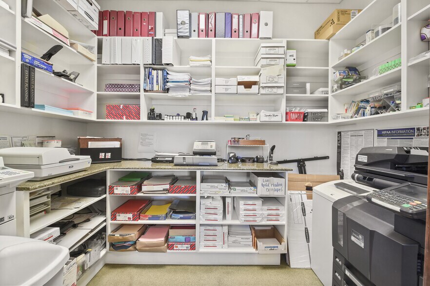 More Photos Of 101 Simonton St, Conroe Loft Creative Space For Lease