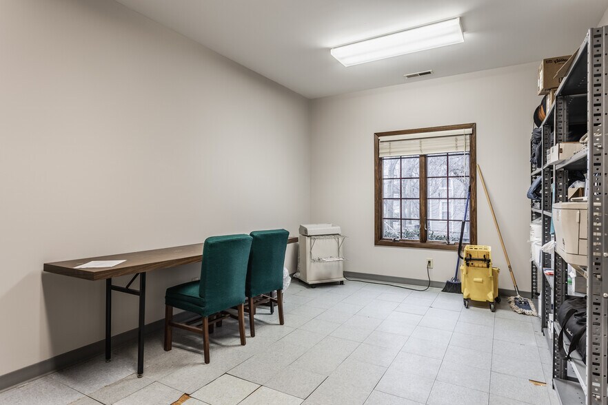 More Photos Of 6575 N College Ave, Indianapolis General Retail For Sale