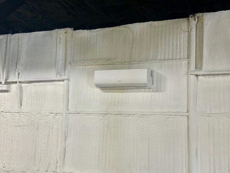 More Photos Of 200-232 W New Braunfels St, Seguin Warehouse For Lease