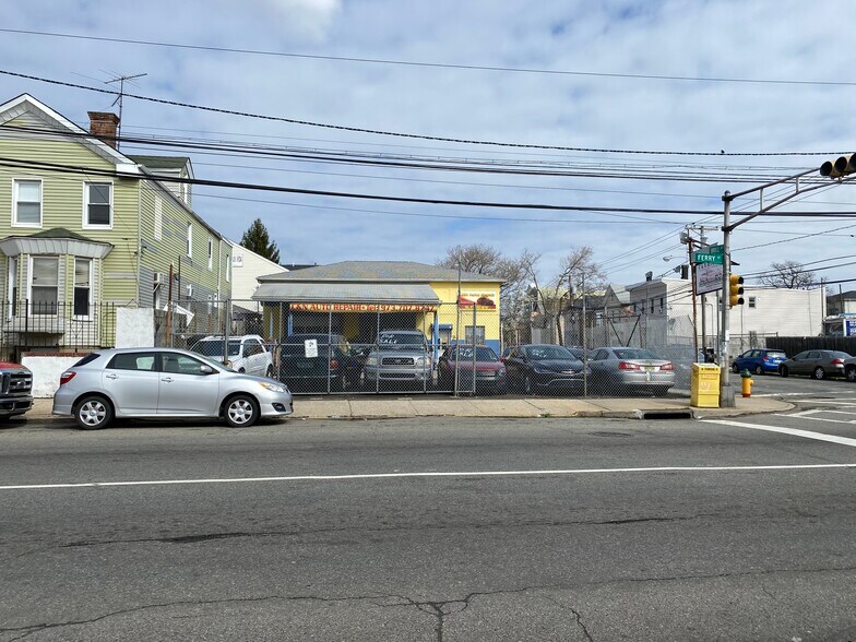 More Photos Of 460 Ferry St, Newark Auto Repair For Sale