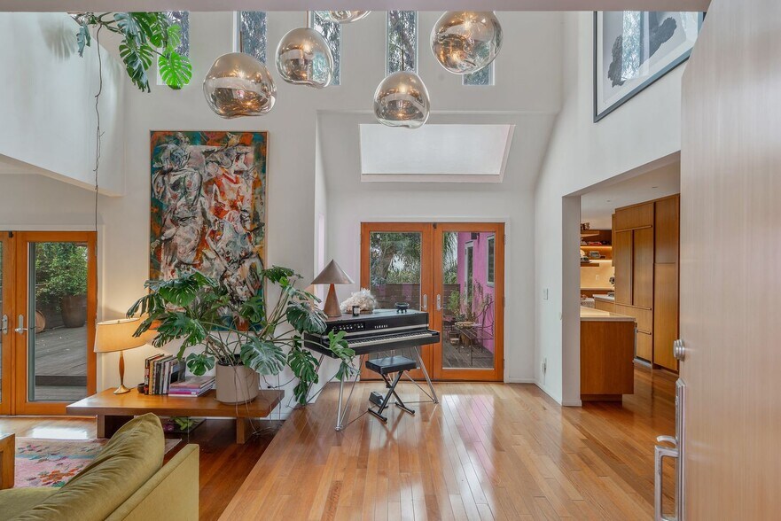 More Photos Of 1964 Vestal Ave, Los Angeles Office Residential For Sale