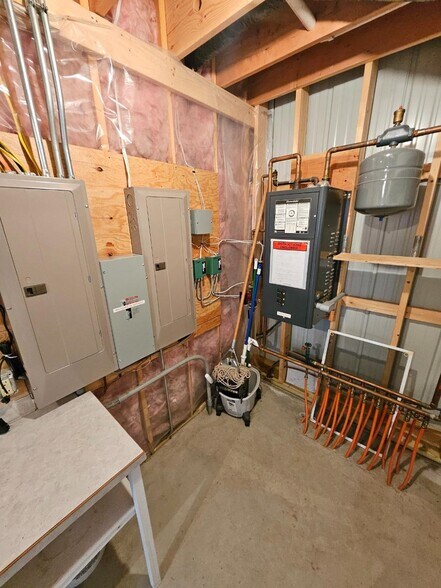 More Photos Of 314 1st St NE, Rugby Light Distribution For Sale