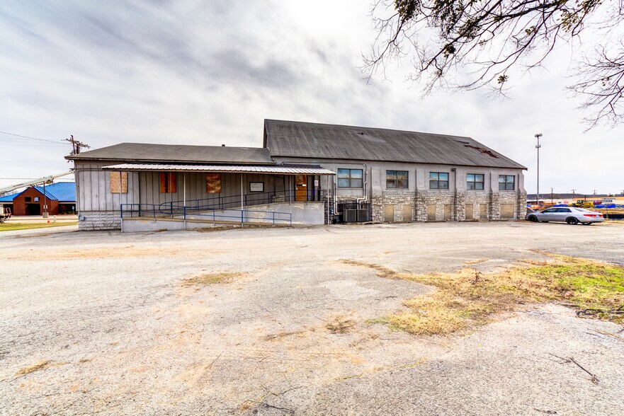 More Photos Of 2139 S Phoenix Ave, Tulsa Religious Facility For Sale